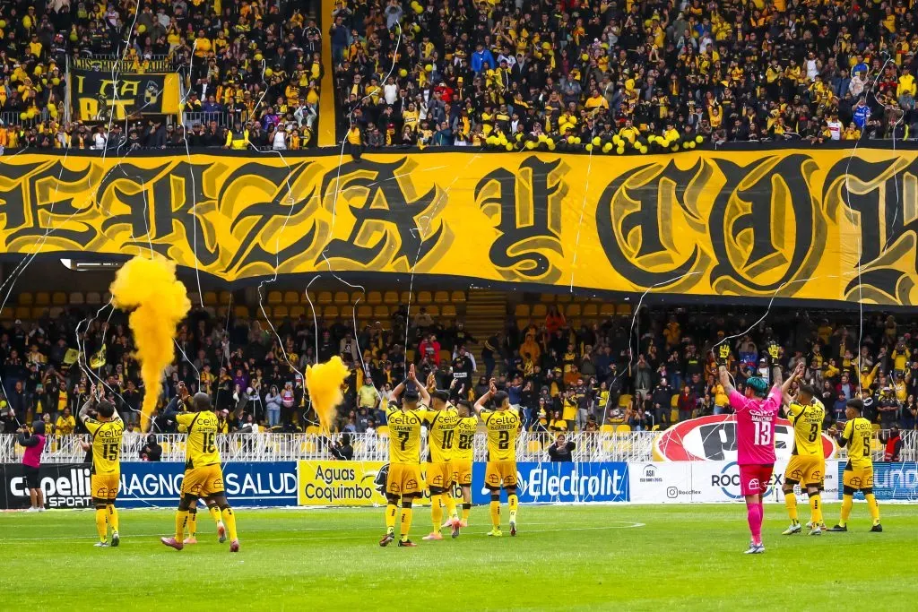 Los hinchas de Coquimbo se preparan para su primer título de la historia. Foto: Photosport.