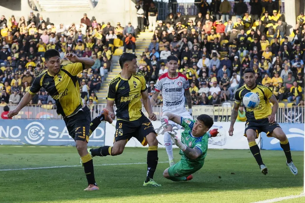 Coquimbo Unido vence a La Calera y es campeón. Foto: Andres Pina/Photosport