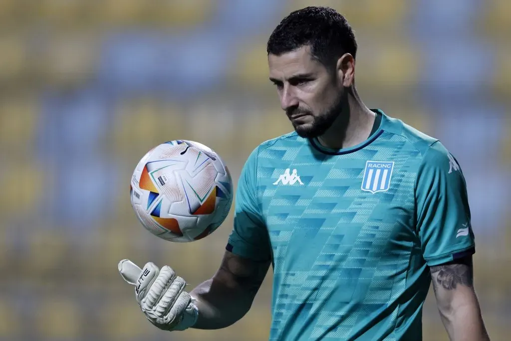 Gabriel Arias puede salir de Racing, donde es suplente