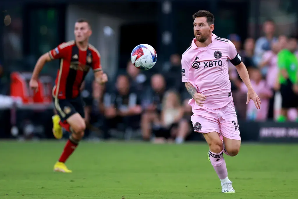 FORT LAUDERDALE, FLORIDA – JULY 25: Lionel Messi #10 of Inter Miami CF dribbles the ball in the first half during the Leagues Cup 2023 match between Inter Miami CF and Atlanta United at DRV PNK Stadium on July 25, 2023 in Fort Lauderdale, Florida. (Photo by Hector Vivas/Getty Images)