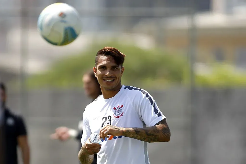 Foto: Daniel Vorley/AGIF – Paolo Guerrero ogou no Corinthians em 2012