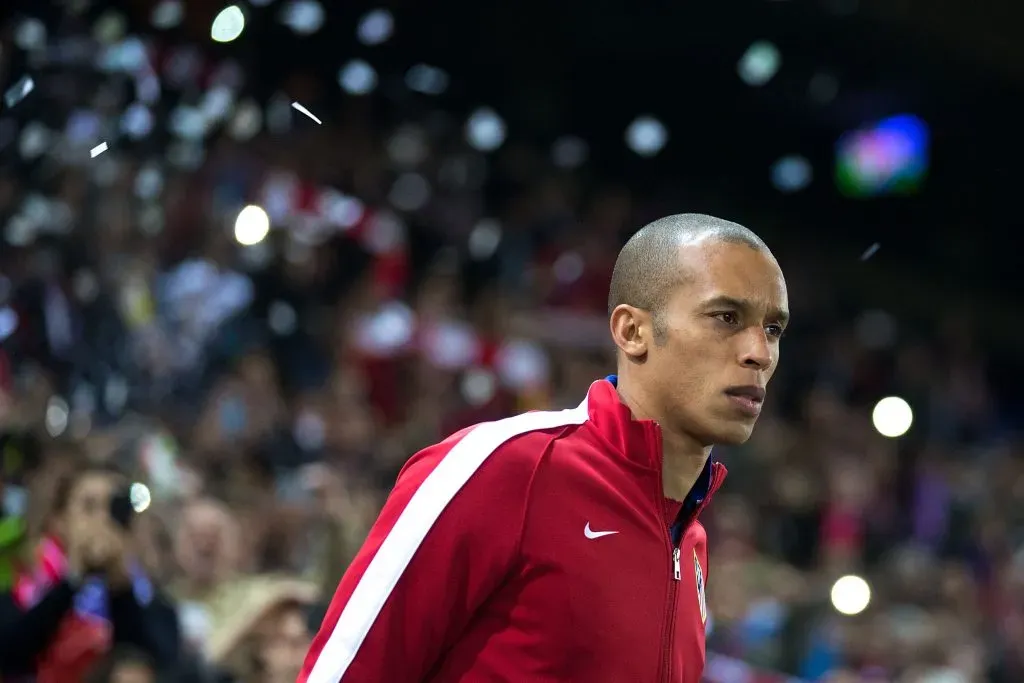 MADRID, SPAIN – MARCH 17: Joao Miranda enters the pitch prior to start the UEFA Champions League round of 16 second leg match between Club Atletico de Madrid and Bayer 04 Leverkusen at Vicente Calderon Stadium on March 17, 2015 in Madrid, Spain.  (Photo by Gonzalo Arroyo Moreno/Getty Images)