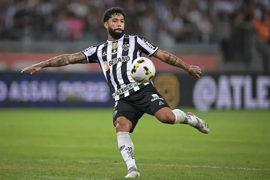 BELO HORIZONTE, BRAZIL – MAY 29: Otavio of Atletico Mineiro controls the ball during a match between Atletico Mineiro and Avai as part of Brasileirao 2022 at Mineirao Stadium on May 29, 2022 in Belo Horizonte, Brazil. (Photo by Pedro Vilela/Getty Images)