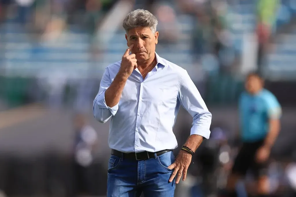 MONTEVIDEO, URUGUAY – NOVEMBER 27: Renato Gaucho coach of Flamengo looks on during the final match of Copa CONMEBOL Libertadores 2021 between Palmeiras and Flamengo at Centenario Stadium on November 27, 2021 in Montevideo, Uruguay. (Photo by Buda Mendes/Getty Images)