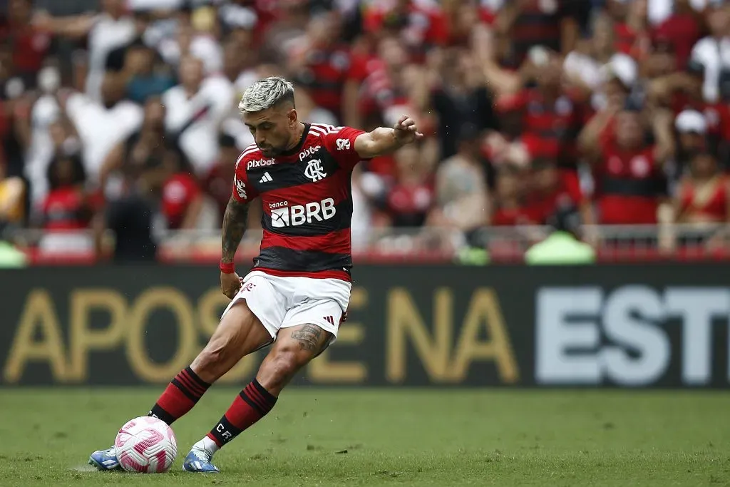 Arrascaeta em ação pelo Flamengo. (Photo by Wagner Meier/Getty Images)