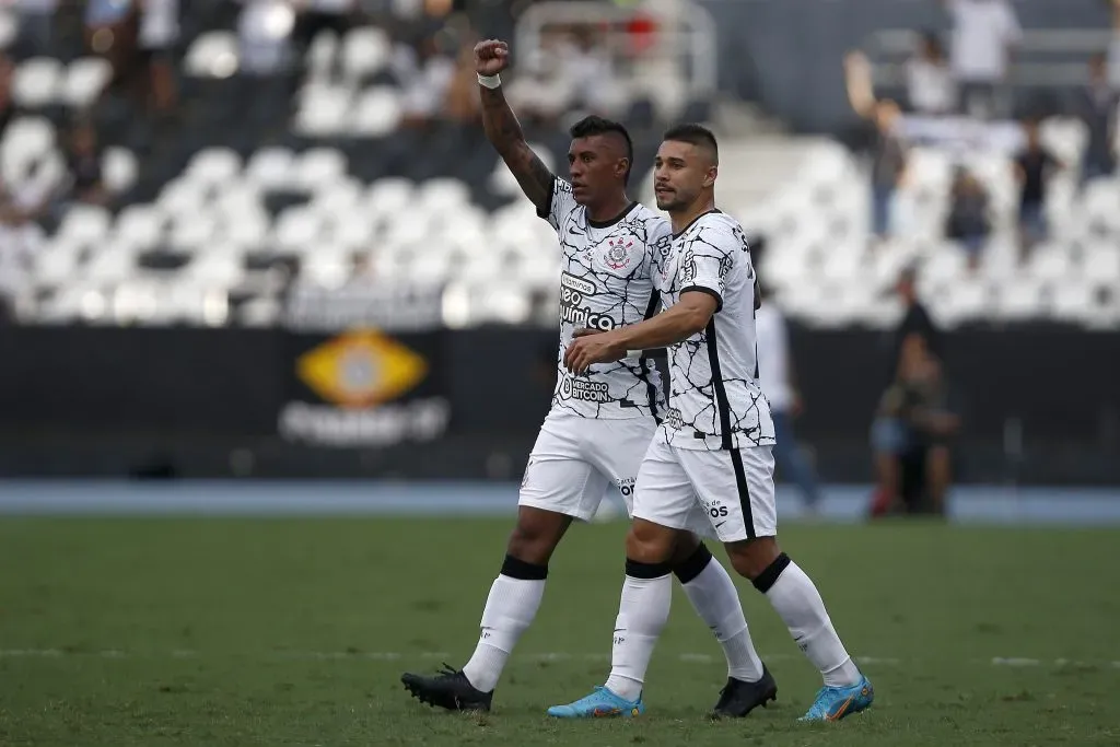 Paulinho em ação pelo Corinthians. (Photo by Wagner Meier/Getty Images)