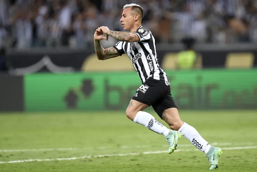 Eduardo Vargas comemorando gol contra o Palmeiras. (Photo by Douglas Magno – Pool/Getty Images)