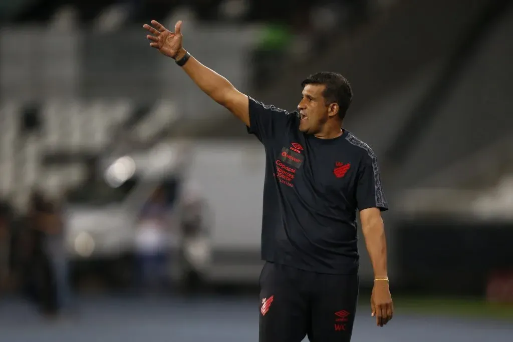 Wesley Carvalho técnico do Athletico Paranaense (Photo by Wagner Meier/Getty Images)