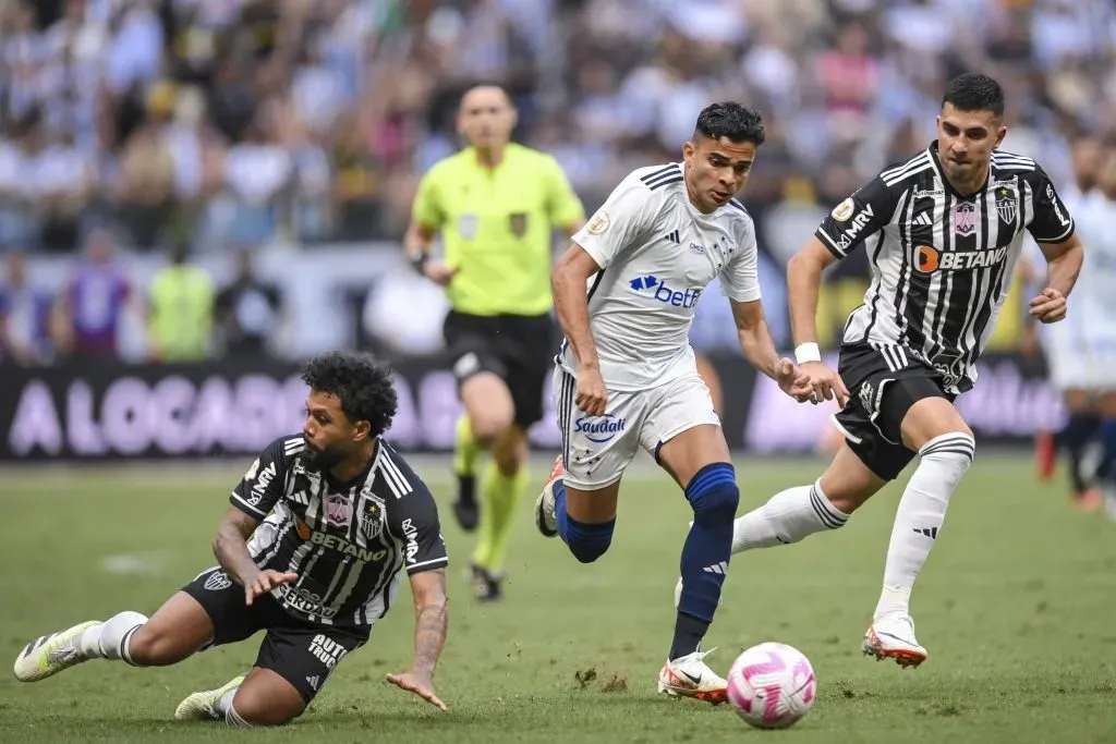 Bruno Rodrigues no clássico diante do Atlético (Foto: João Guilherme/Getty Images)