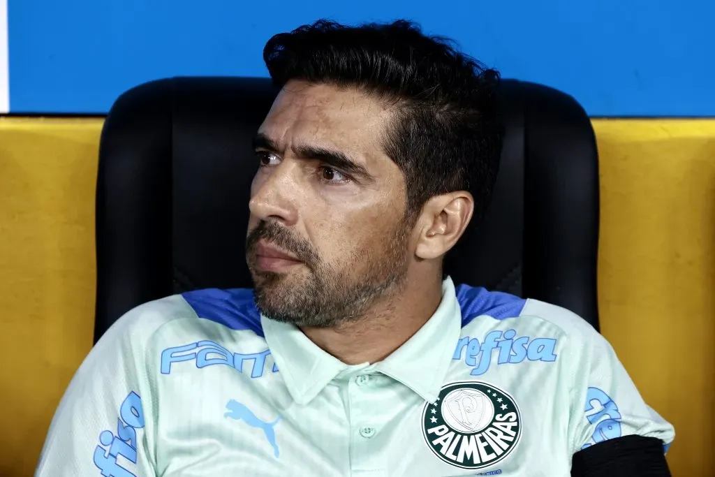 Abel Ferreira no confronto diante do Barcelona: (Foto: Franklin Jacome/Getty Images)