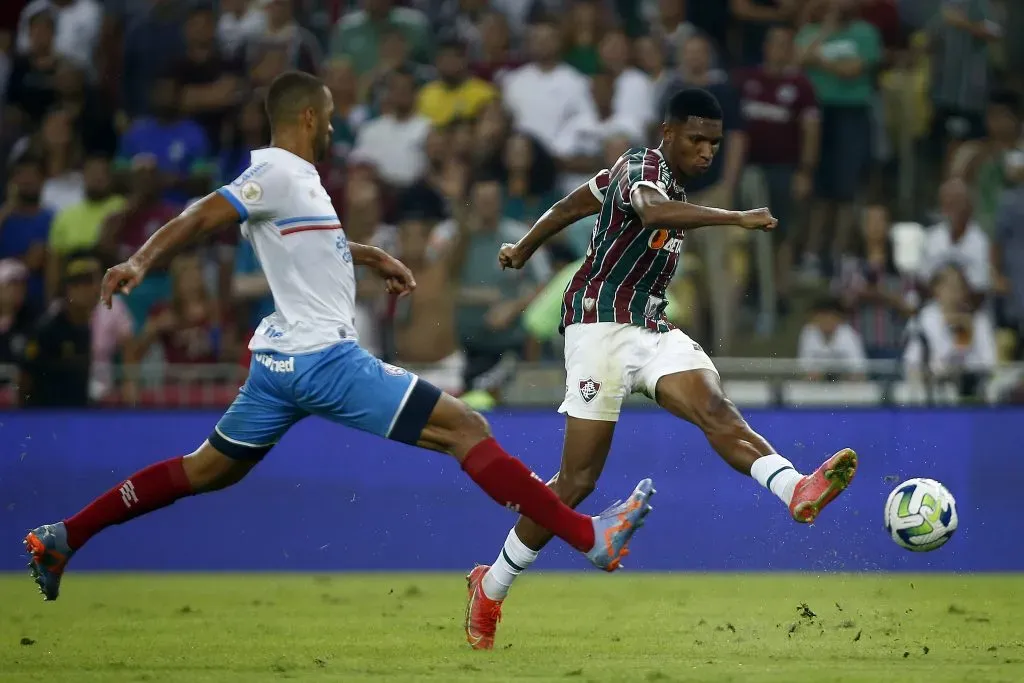 Lelê em ação diante do Bahia (Foto: Wagner Meier/Getty Images)