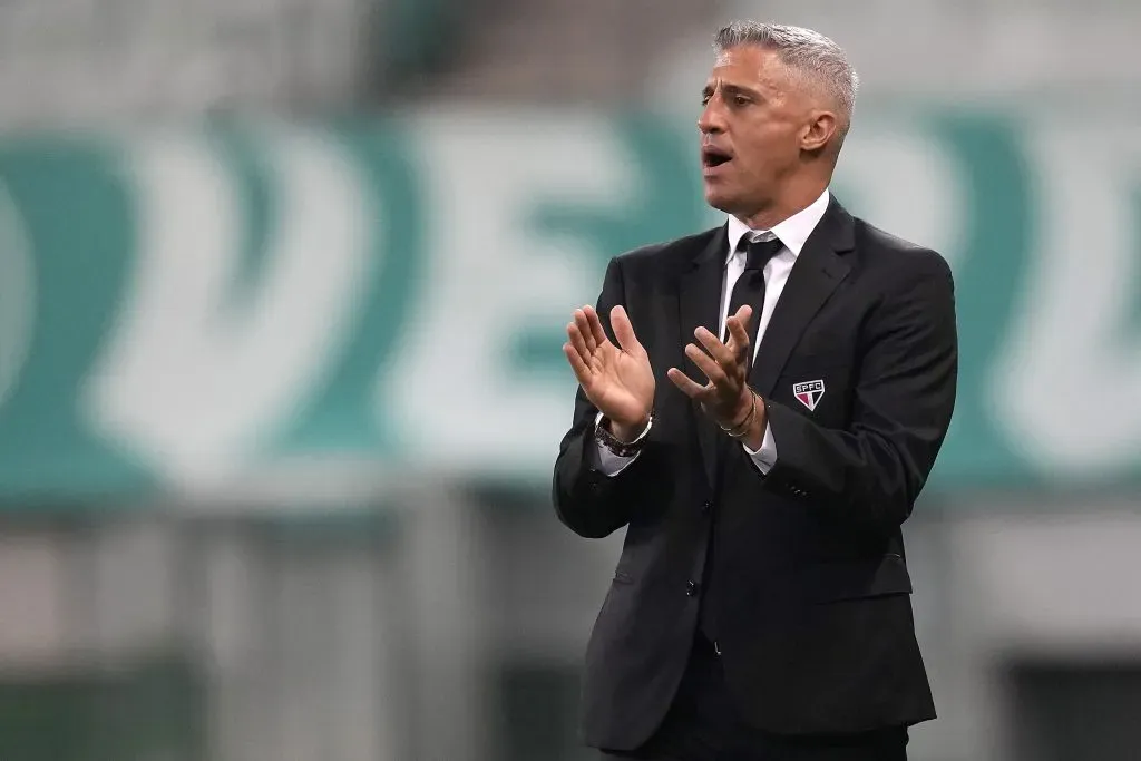 Crespo comandando o São Paulo em jogo válido pela Libertadores de 2021. (Photo by Andre Penner – Pool/Getty Images)