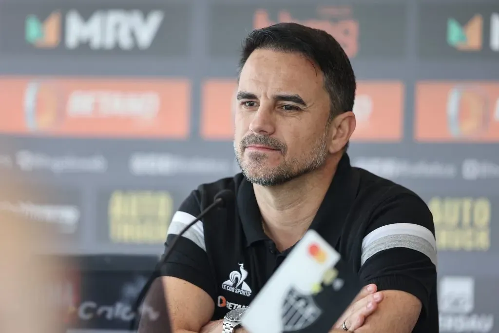 Rodrigo Caetano durante entrevista coletiva. Foto: Flickr Oficial Atlético-MG/Pedro Souza