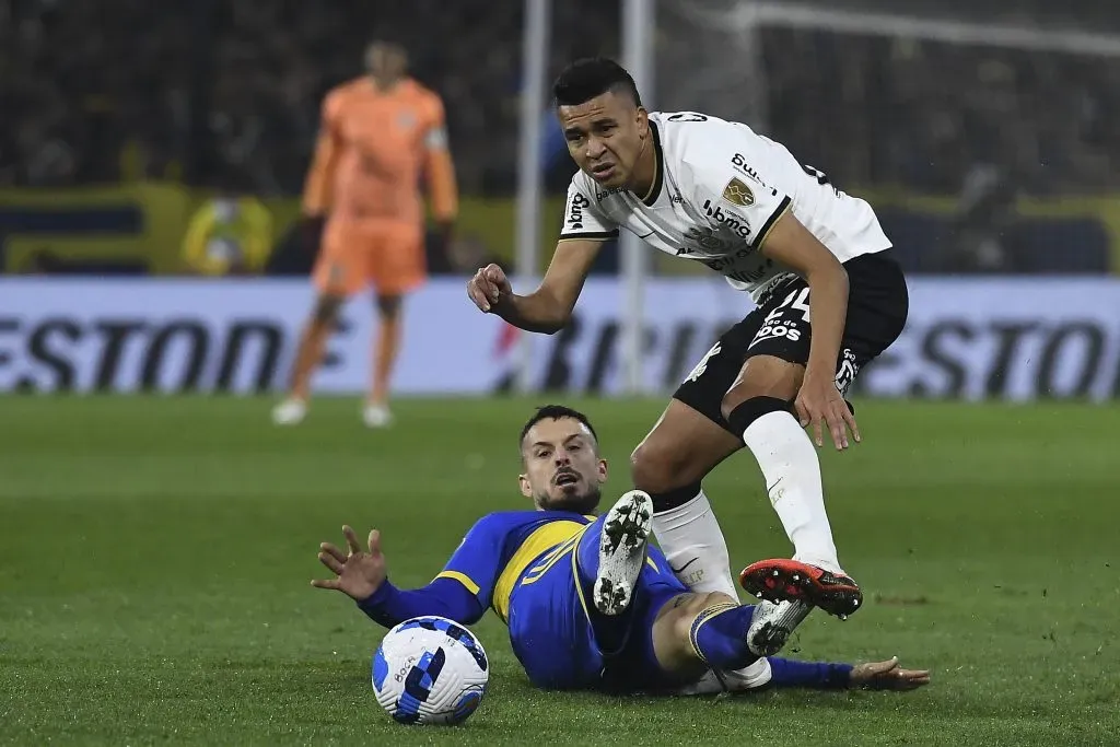 Cantillo em duelo contra o Boca Juniors. (Photo by Marcelo Endelli/Getty Images)