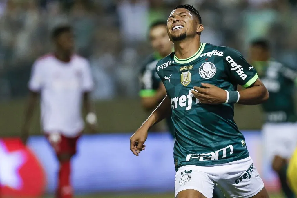 Rony em ação pelo Palmeiras. (Photo by Ricardo Moreira/Getty Images)