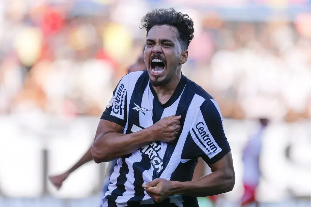 Eduardo comemorando o gol diante do RB Bragantino (Foto: Ricardo Moreira/Getty Images)