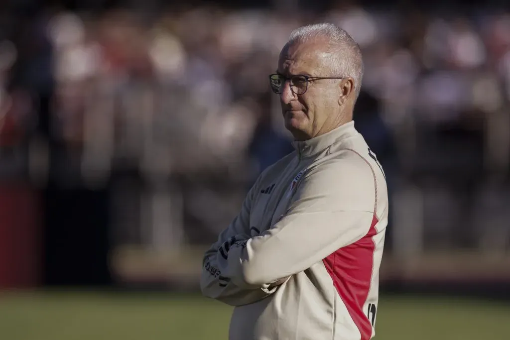 SÃO PAULO, SP (FOLHAPRESS) – 11 DE JUNHO: Dorival Junior, técnico do Palmeiras, acompanha a partida entre São Paulo e Palmeiras pela Série A do Brasil 2023, no Estádio do Morumbi, em 11 de junho de 2023, em São Paulo. (Foto: Alexandre Schneider/Getty Images)