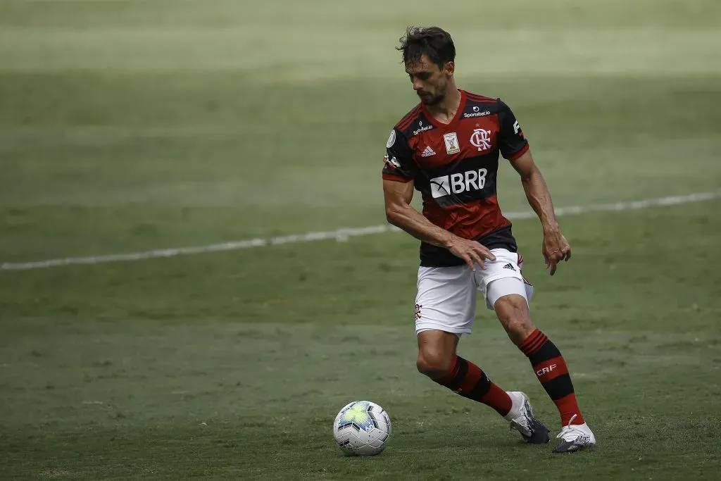 Rodrigo Caio em ação pelo Flamengo. (Photo by Bruna Prado/Getty Images)