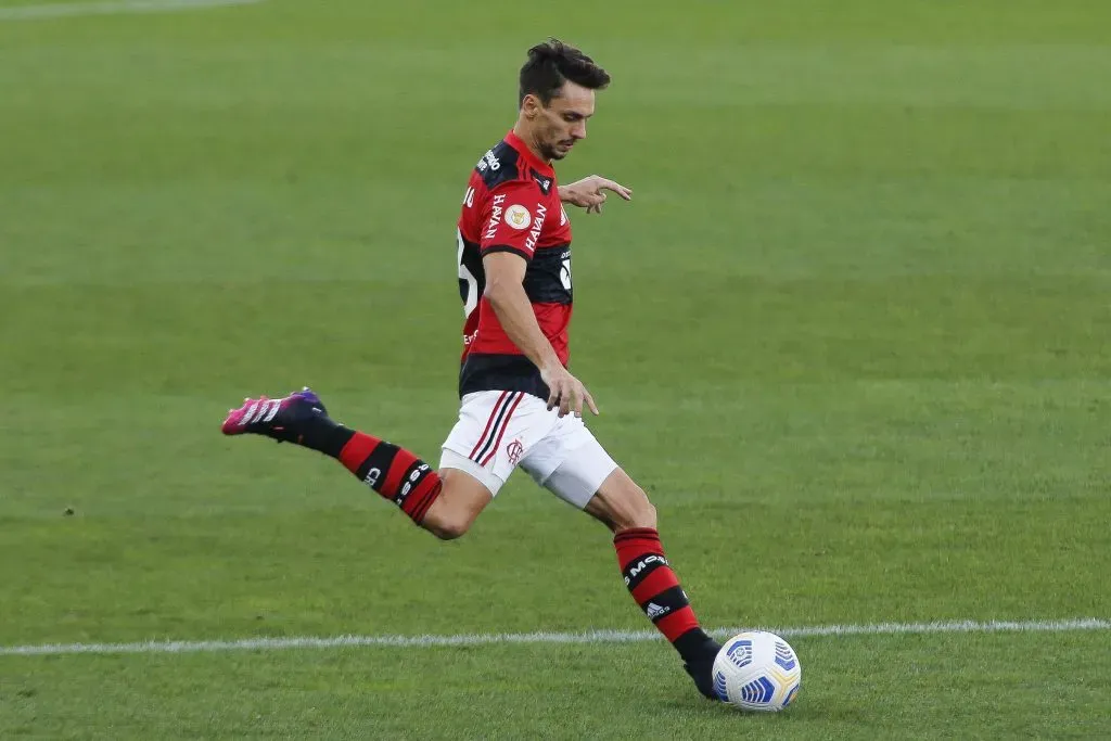 Rodrigo Caio em partida contra o Fluminense. (Photo by Miguel Schincariol/Getty Images)