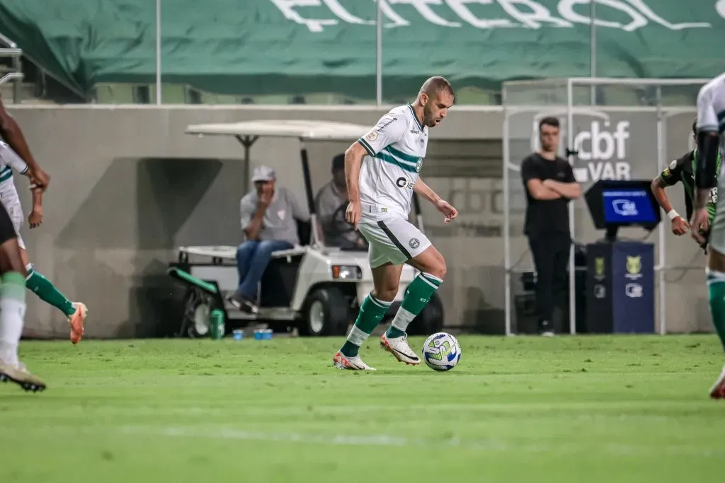 Slimani em ação pelo Coriitba | Foto: Gabriel Thá / Site Oficial Coritiba