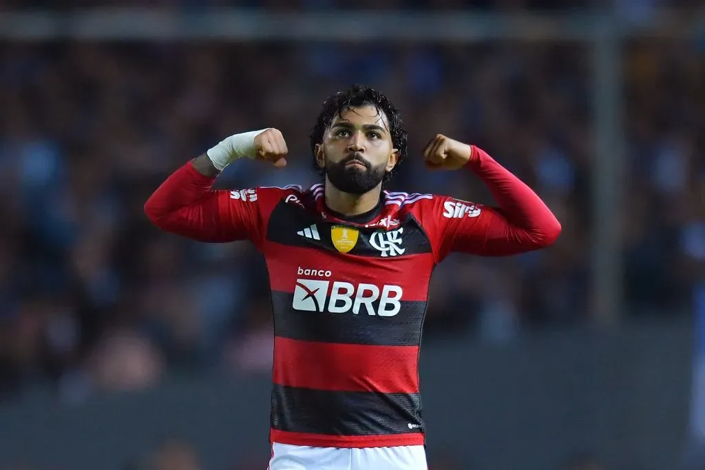 Gabigol comemora gol contra o Racing. (Photo by Marcelo Endelli/Getty Images)