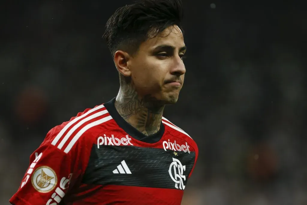 SÃO PAULO, SP (FOLHAPRESS) – 7 DE OUTUBRO: Erick Pulgar, do Flamengo, participa da partida entre Corinthians e Flamengo pela Série A 2023 do Brasileirão, na Arena Neo Química, no dia 7 de outubro de 2023, em São Paulo. (Foto: Ricardo Moreira/Getty Image)