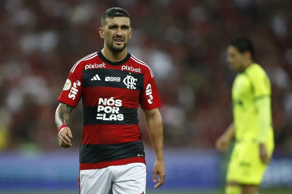 RIO DE JANEIRO, BRASIL – 8 DE NOVEMBRO: Giorgian de Arrascaeta, do Flamengo, reage durante a partida entre Flamengo e Palmeiras pelo Brasileirão 2023, no Maracanã, em 8 de novembro de 2023, no Rio de Janeiro. (Foto: Wagner Meier/Getty Images)