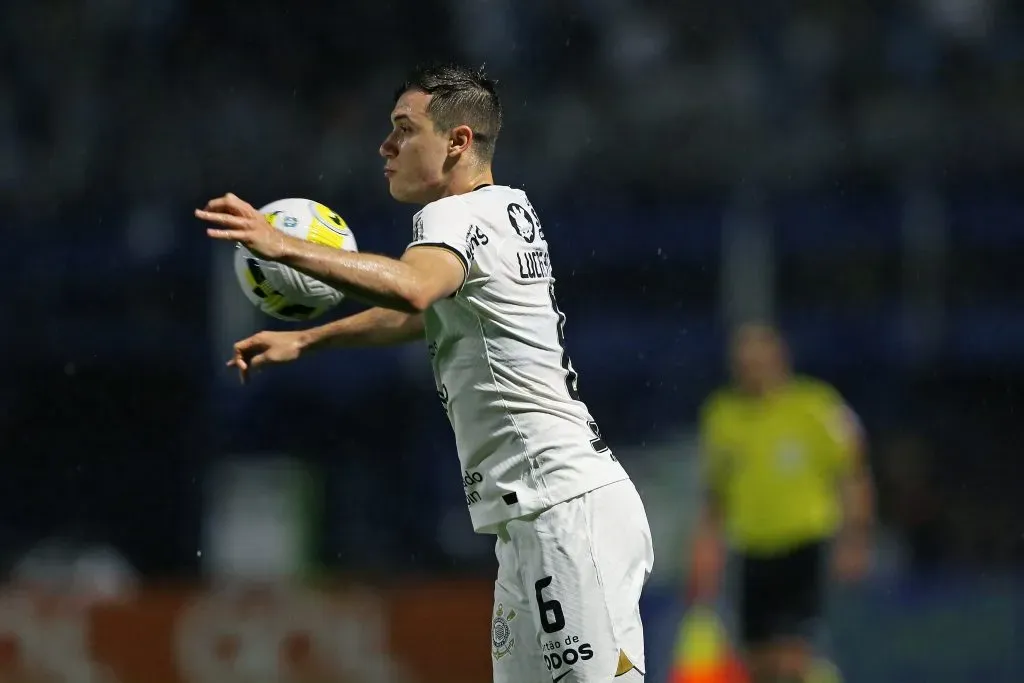 Lucas Piton pelo Corinthians. (Photo by Heuler Andrey/Getty Images)