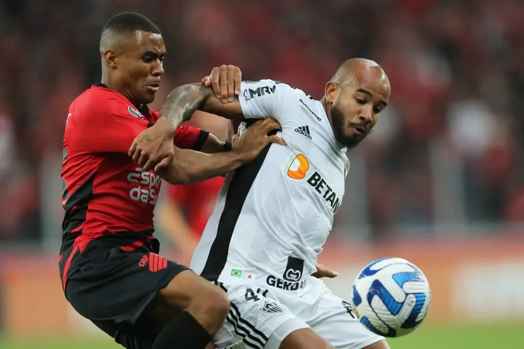 Patrick em ação contra o Athletico Paranaense. (Photo by Heuler Andrey/Getty Images)