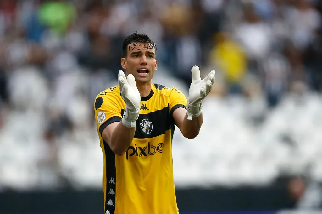 O goleiro Léo Jardim é um dos pendurados do Vasco (Foto: Wagner Meier/Getty Images)