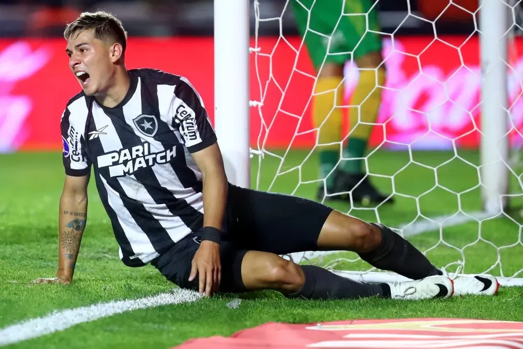 Mateo Ponte não tem sequência no Botafogo. Foto: Marcos Brindicci/Getty Images