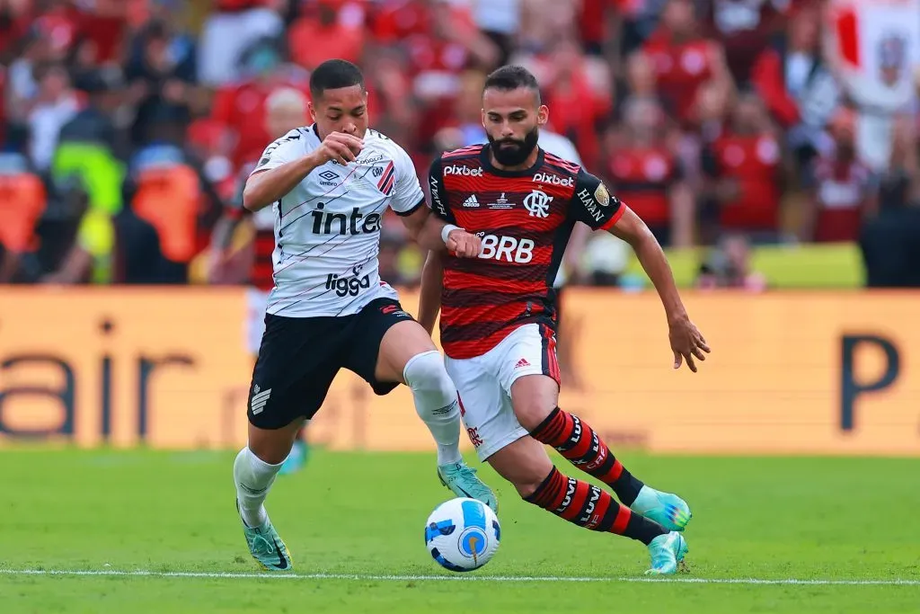 Thiago Maia em ação pelo Flamengo. (Photo by Hector Vivas/Getty Images)