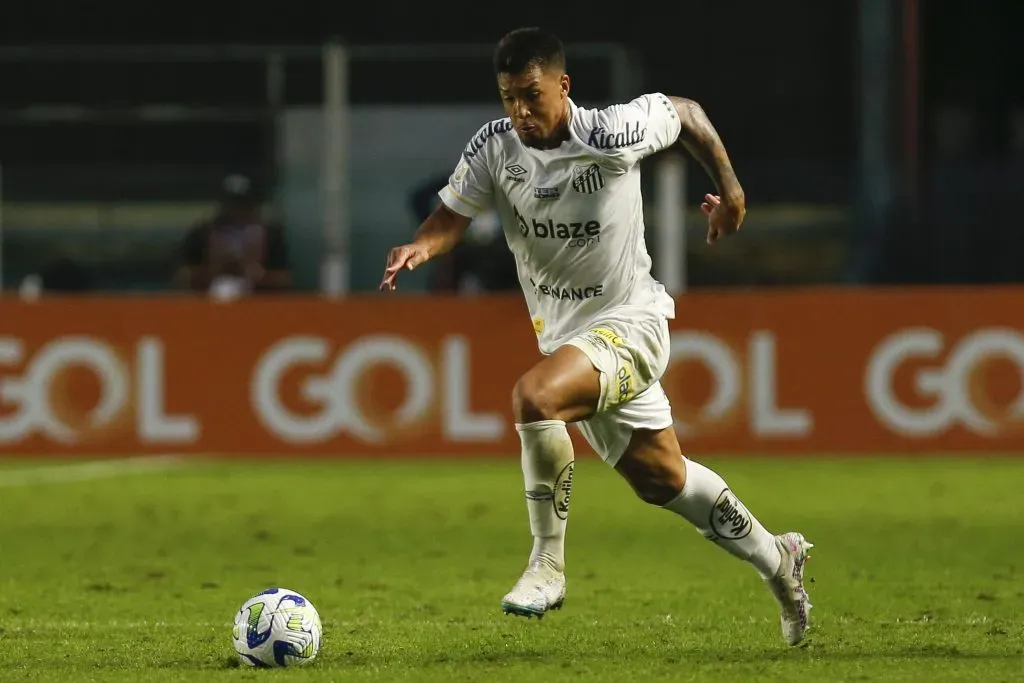 Marcos Leonardo no duelo diante do Botafogo (Photo by Ricardo Moreira/Getty Images)