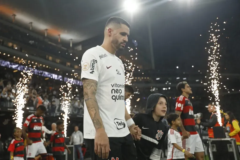 Renato Augusto em ação diante do Flamengo (Photo by Ricardo Moreira/Getty Images)