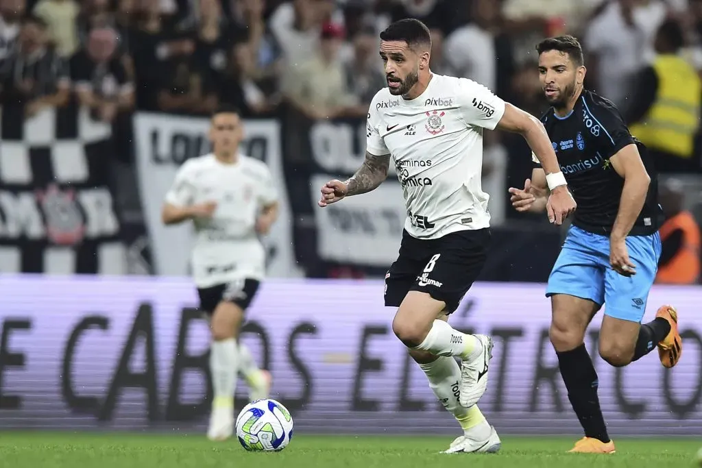 Renato enfrentando o Grêmio (Photo by Mauro Horita/Getty Images)