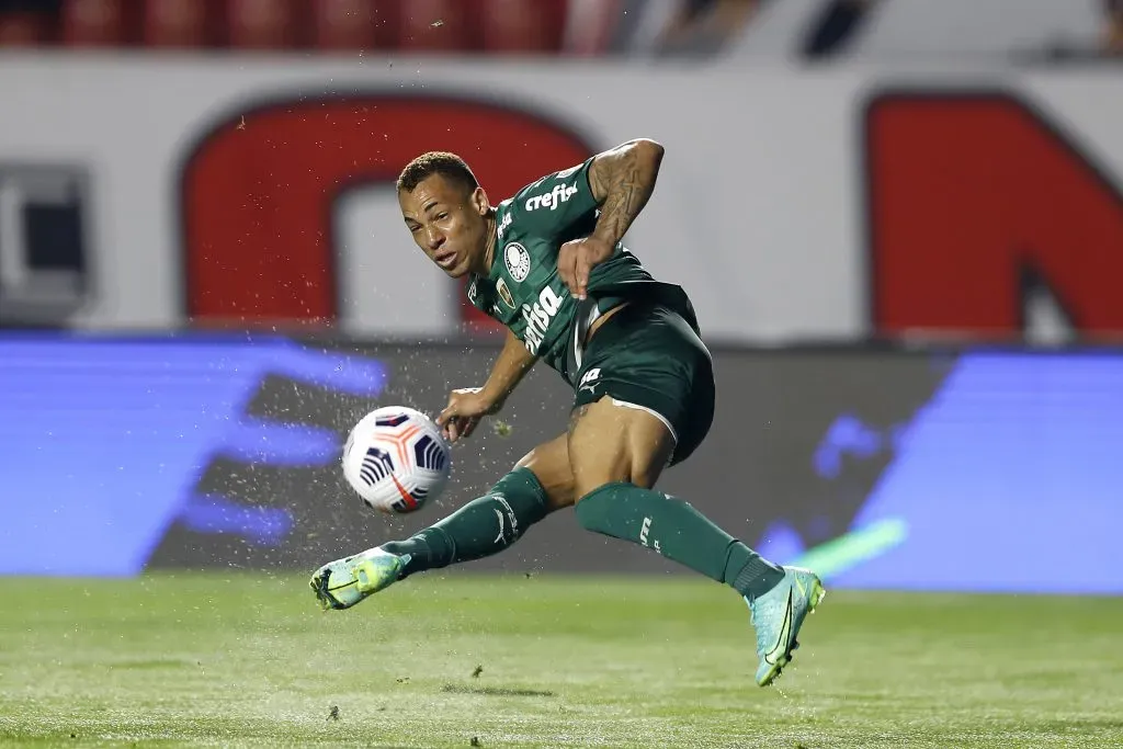 Breno Lopes em partida contra o São Paulo. (Photo by Nelson Antoine – Pool/Getty Images)