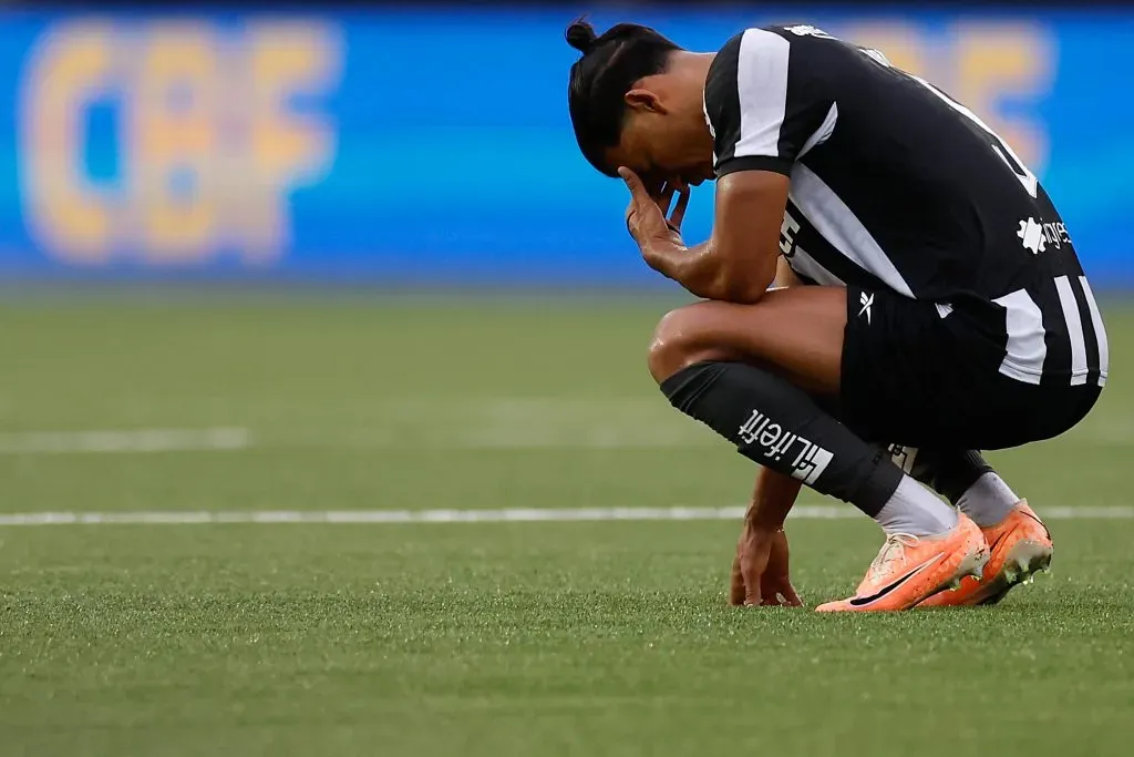 Botafogo corre risco de perder o título após passar metade da competição na liderança. (Photo by Buda Mendes/Getty Images)