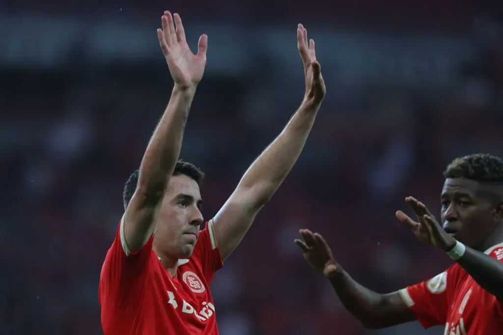 PORTO ALEGRE, BRAZIL – AUGUST 14: Carlos de Pena of Internacional celebrates after scoring the third goal of their team during the match between Internacional and Fluminense as part of Brasileirao Series A at Beira-Rio Stadium on August 14, 2022 in Porto Alegre, Brazil. (Photo by Silvio Avila/Getty Images)