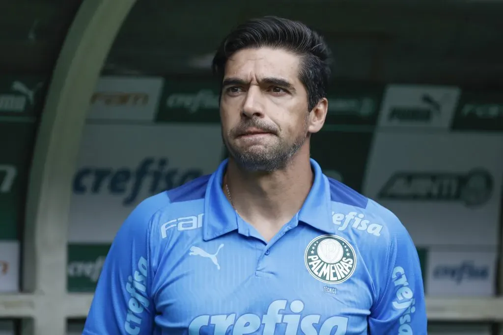 SÃO PAULO, SP (FOLHAPRESS) – 19 DE MARÇO: Abel Ferreira, técnico do Palmeiras, acompanha a partida entre Palmeiras e Ituano pelas semifinais do Campeonato Paulista, no Allianz Parque, em 19 de março de 2023, em São Paulo. (Foto: Ricardo Moreira/Getty Images)