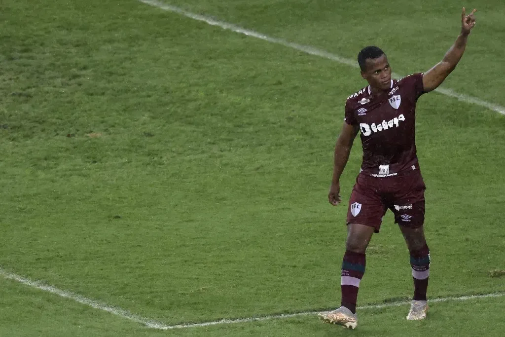 Jhon Arias celebrando gol pelo Fluminense. (Photo by Buda Mendes/Getty Images)