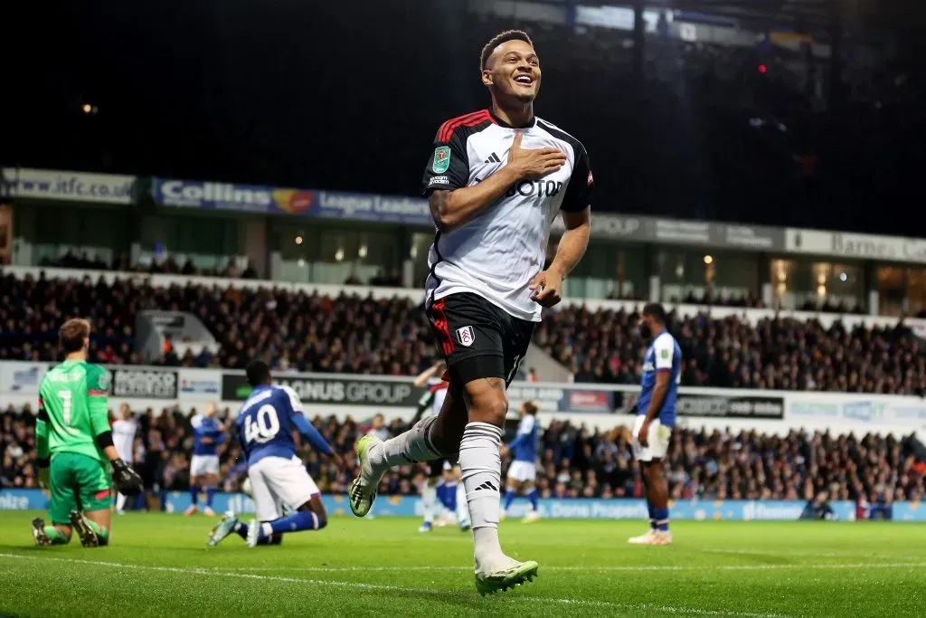 Rodrigo Muniz celebrando gol pelo Fulham. (Photo by Catherine Ivill/Getty Images)
