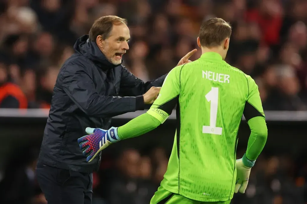 Tuchel orienta Manuel Neuer. Foto: Alexander Hassenstein/Getty Images