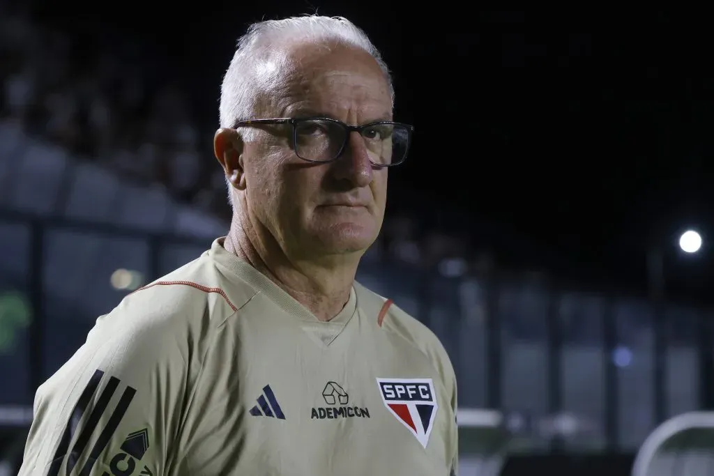 RIO DE JANEIRO, BRASIL – 7 DE OUTUBRO: Dorival Júnior, técnico do São Paulo, antecede a partida entre Vasco da Gama e São Paulo pelo Campeonato Brasileiro 2023, no Estádio São Januário, em 7 de outubro de 2023, no Rio de Janeiro. (Foto: Wagner Meier/Getty Images)