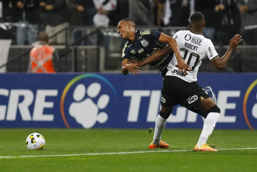 Robert Renan em ação pelo Corinthians. (Photo by Ricardo Moreira/Getty Images)