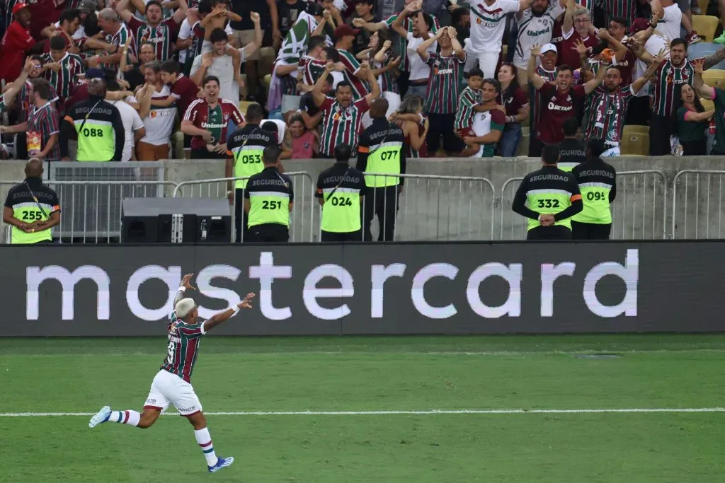 RIO DE JANEIRO, BRASIL – 04 DE NOVEMBRO: John Kennedy, do Fluminense, comemora após marcar o segundo gol da equipe durante a partida final da Copa Conmebol Libertadores 2023 entre Fluminense e Boca Juniors, no Maracanã, no dia 04 de novembro de 2023, no Rio de Janeiro. (Foto: Lucas Figueiredo/Getty Images)