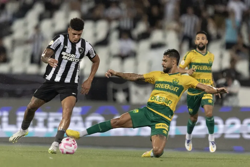 Raniele também é alvo do time de Mano. (Photo by Lucas Figueiredo/Getty Images)