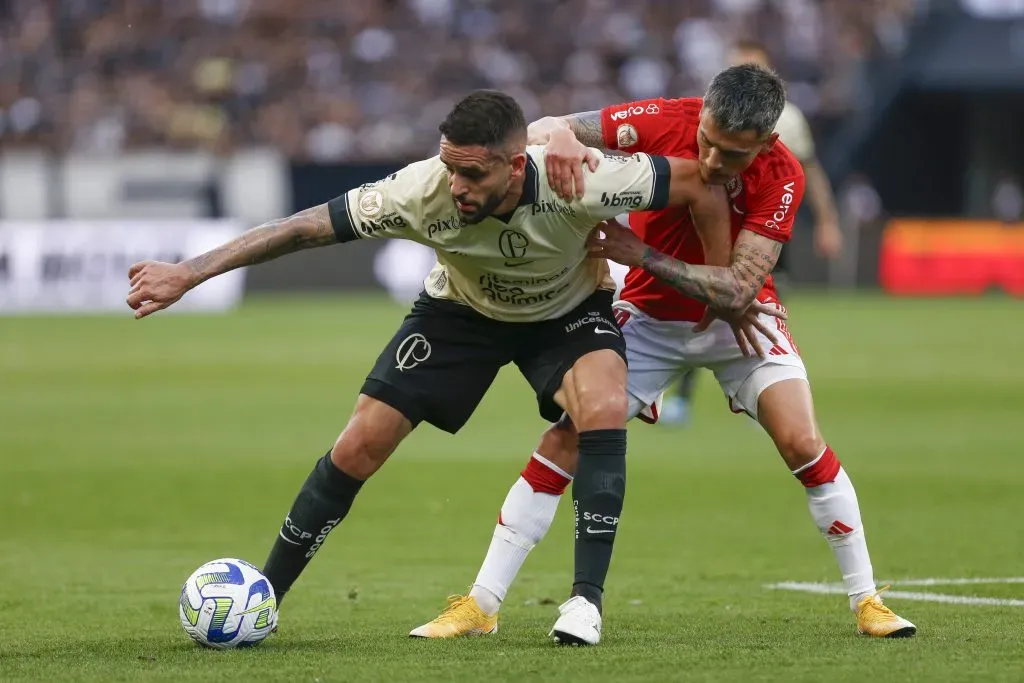 Renato Augusto em ação contra o Internacional. (Photo by Ricardo Moreira/Getty Images)