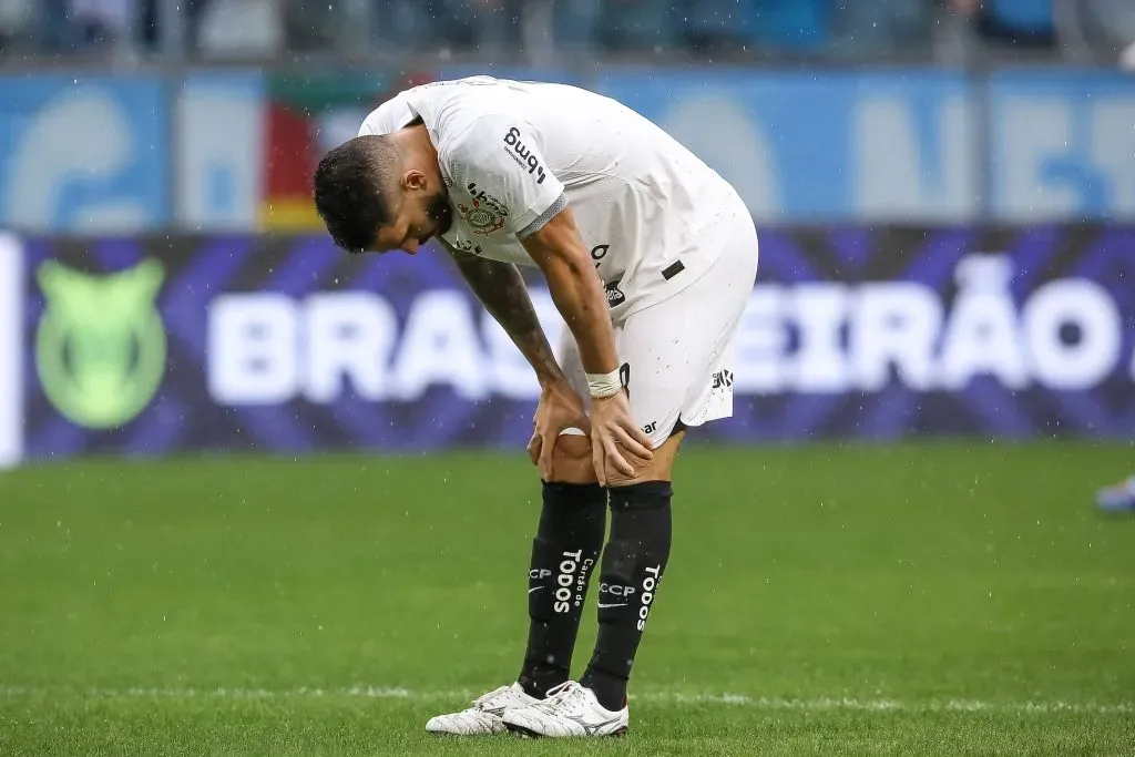 Renato Augusto durante partida contra o Grêmio. (Photo by Pedro H. Tesch/Getty Images)