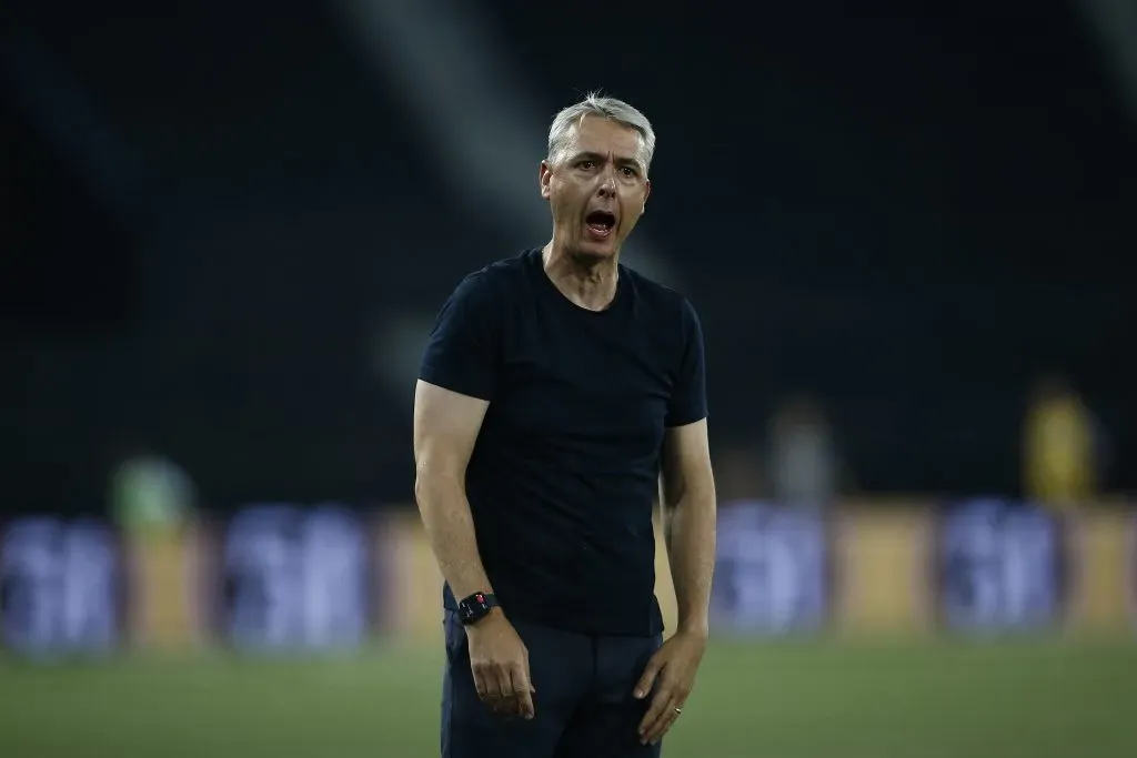 RIO DE JANEIRO, BRAZIL – DECEMBER 3: Head coach Tiago Nunes of Botafogo reacts during the match between Botafogo and Cruzeiro as part of Brasileirao 2023 at Estadio Olimpico Nilton Santos on December 3, 2023 in Rio de Janeiro, Brazil. (Photo by Wagner Meier/Getty Images)