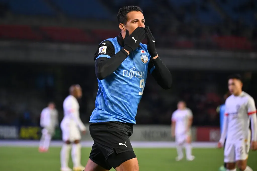 Leandro Damião comemorando um gol marcado (Photo by Kenta Harada/Getty Images)